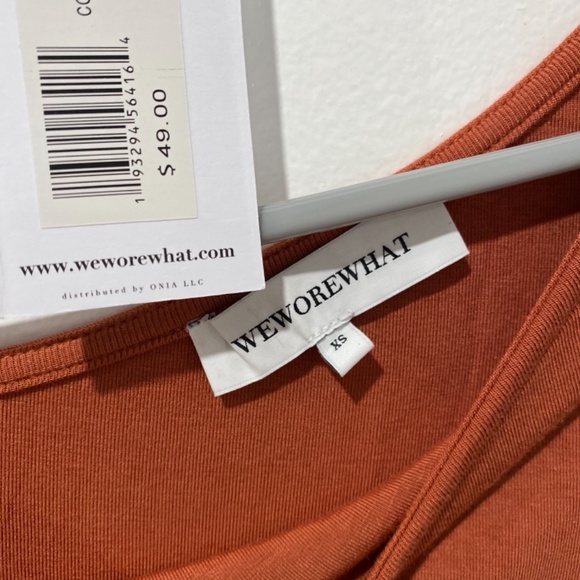 We wore what cold shoulder top - Picture 3 of 3